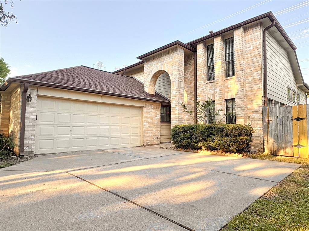 1935 Creekshire Drive, Sugar Land, Texas image 1