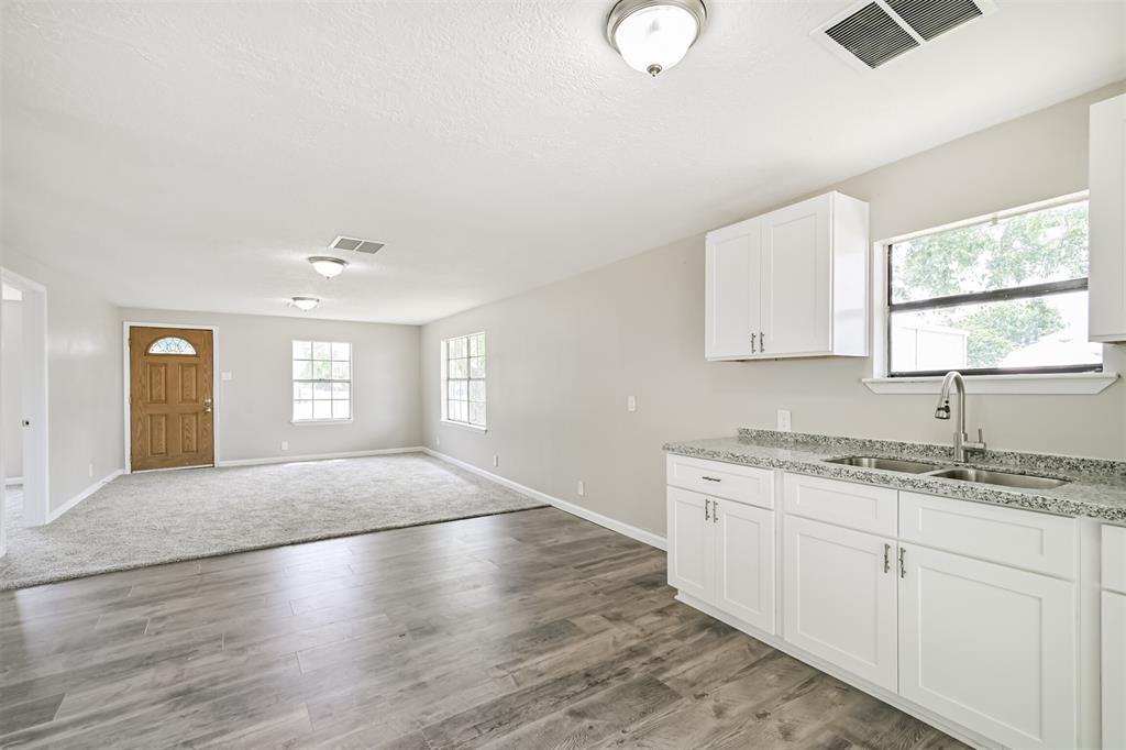 4803 W Bayshore Drive, Bacliff, Texas image 6