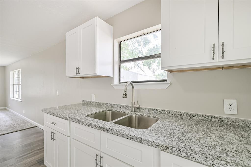 4803 W Bayshore Drive, Bacliff, Texas image 13