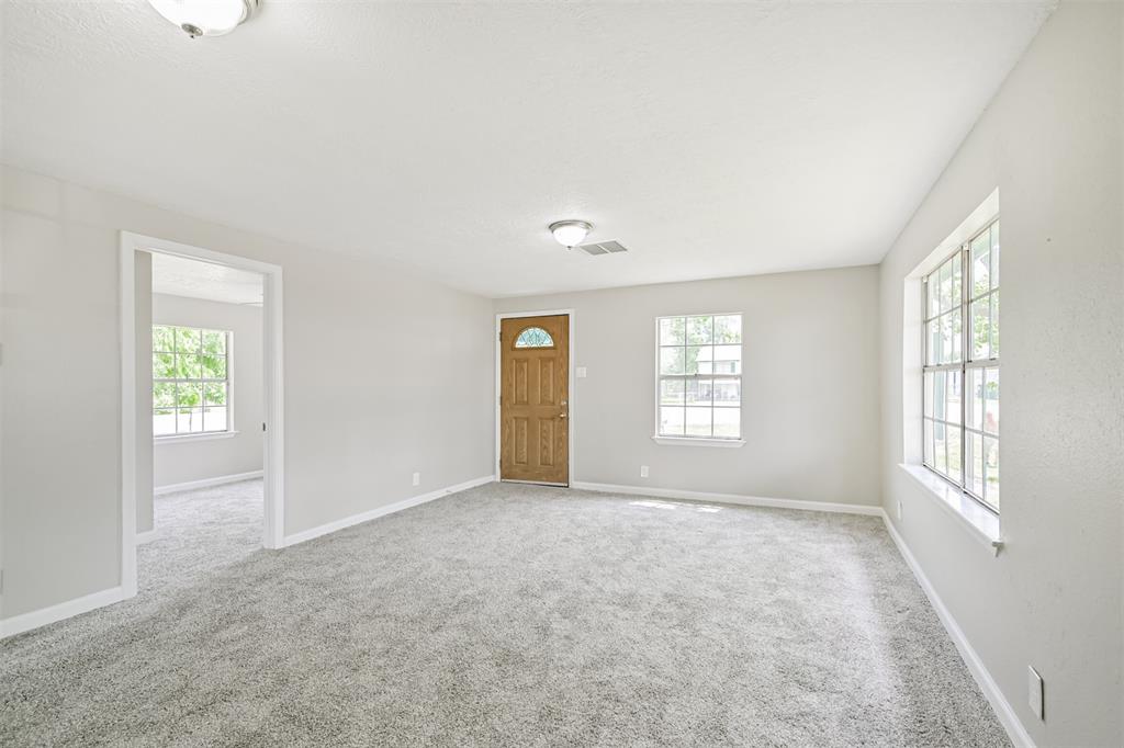 4803 W Bayshore Drive, Bacliff, Texas image 11