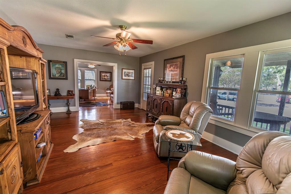 23 W Palm Street St, Bellville, Texas image 3