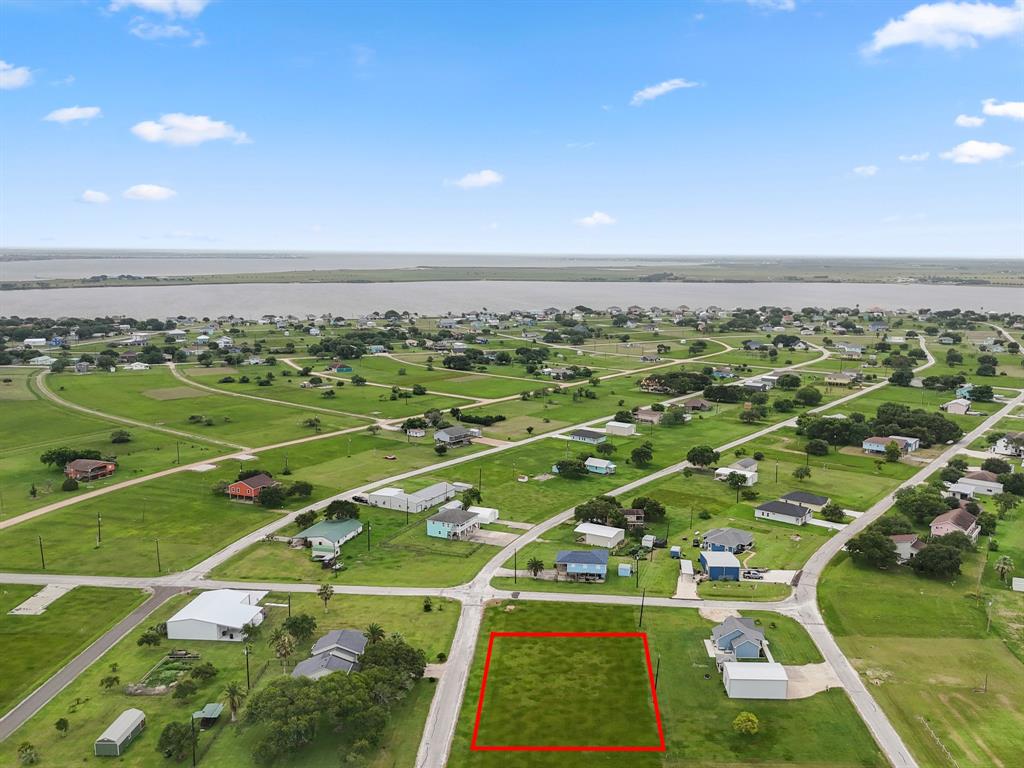 102 Calumet Drive, Palacios, Texas image 2