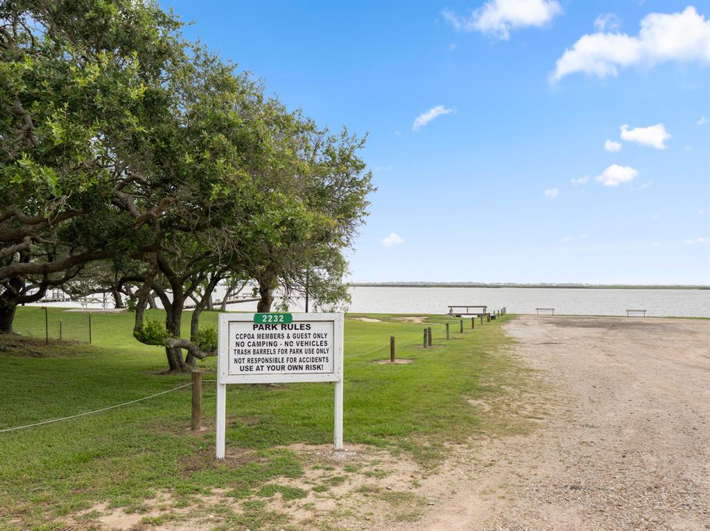 102 Calumet Drive, Palacios, Texas image 5