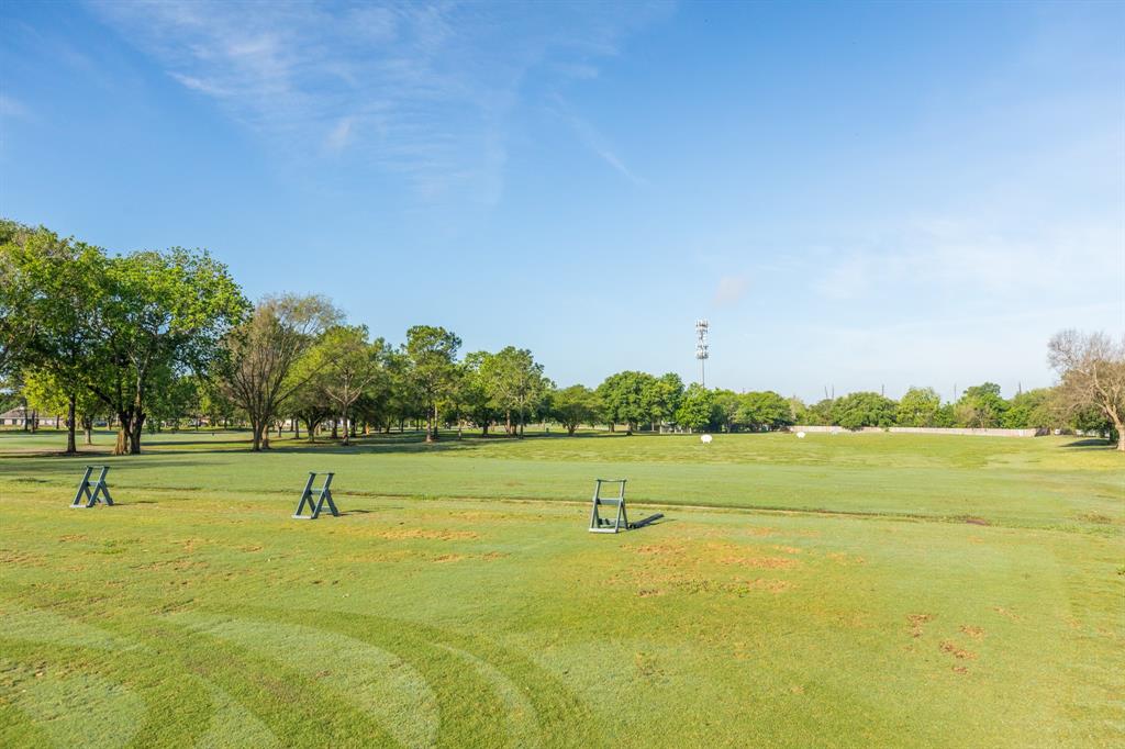 2718 N Larkspur Circle, Pearland, Texas image 30