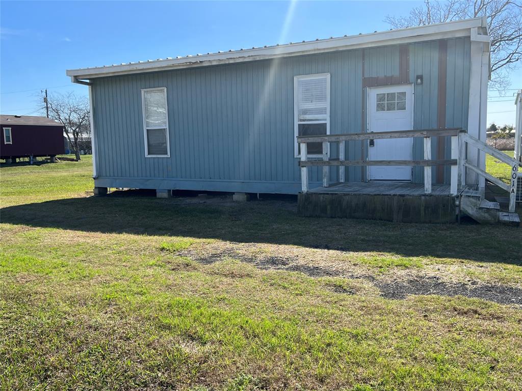 601 W Oakland Avenue, Seadrift, Texas image 3