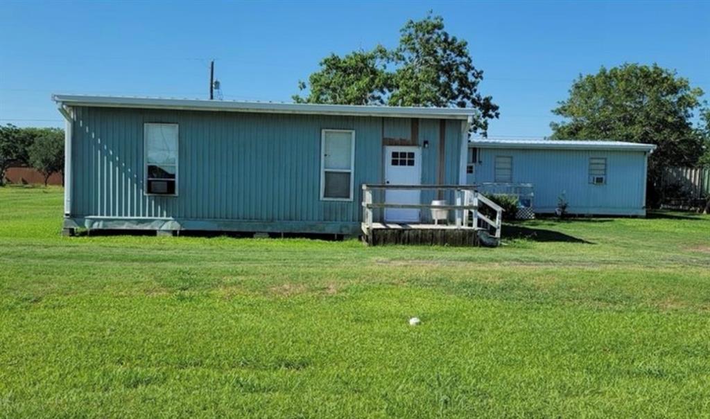 601 W Oakland Avenue, Seadrift, Texas image 1