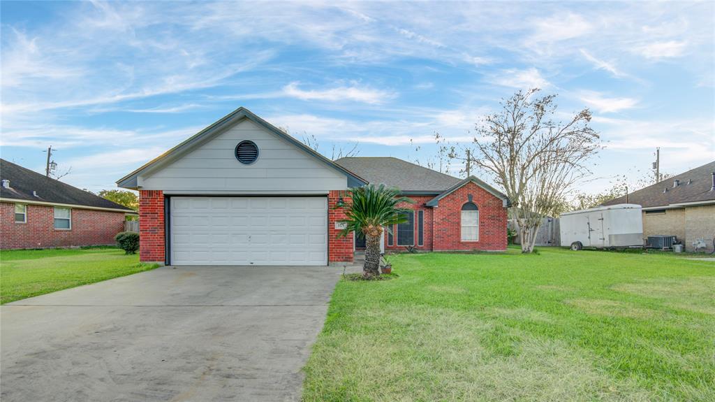 1175 Carey Drive, Angleton, Texas image 1