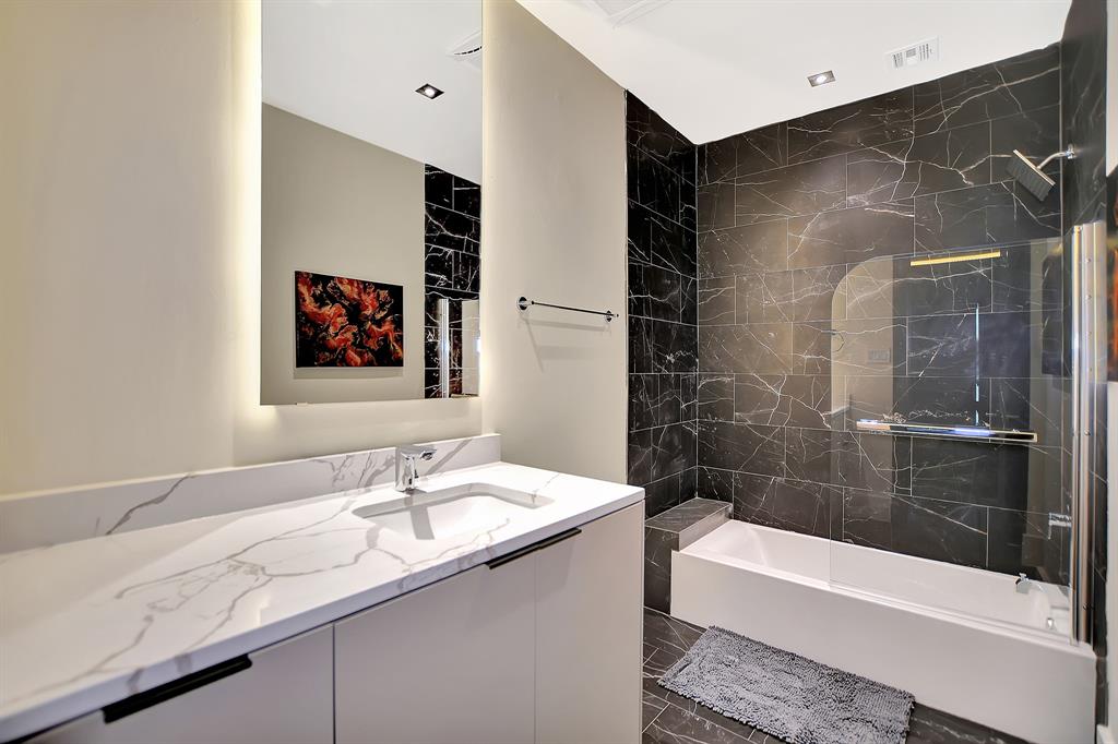 1202 Nantucket Drive, Houston, Texas image 17
