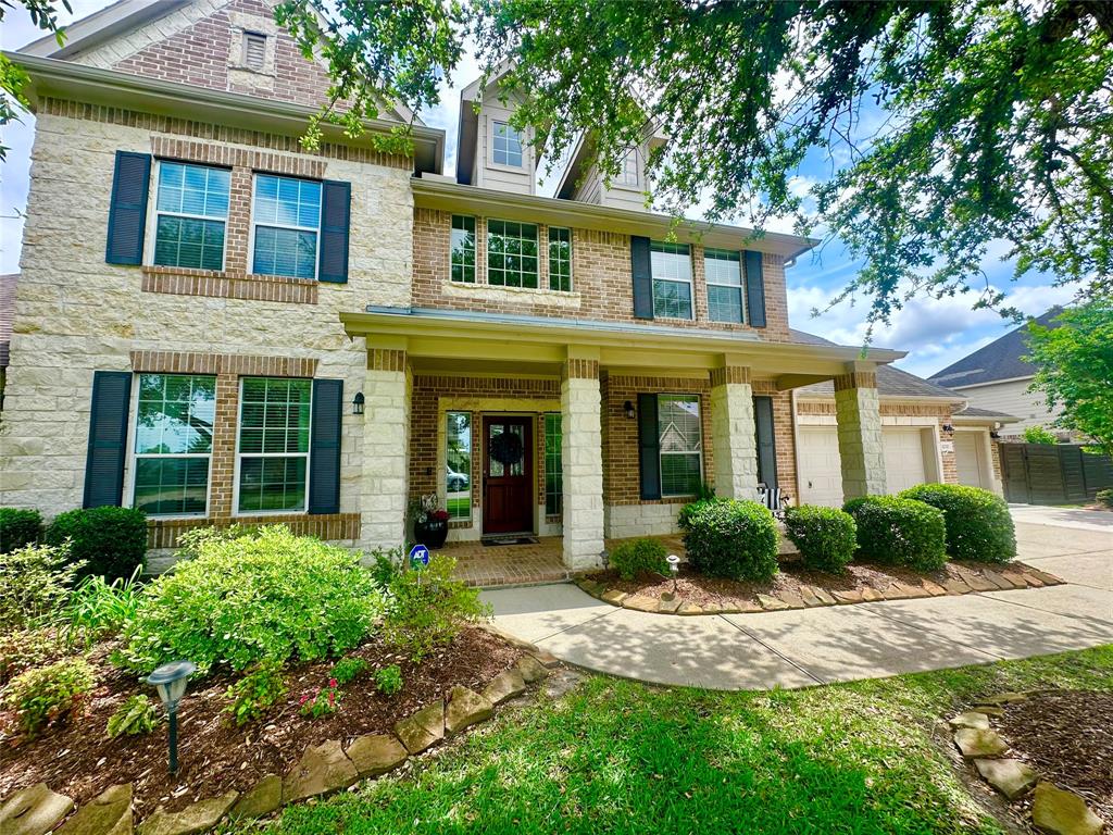 2232 Lakeway Drive