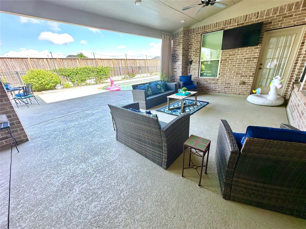 2232 Lakeway Drive