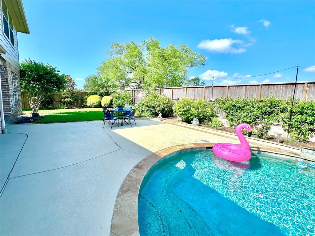 2232 Lakeway Drive