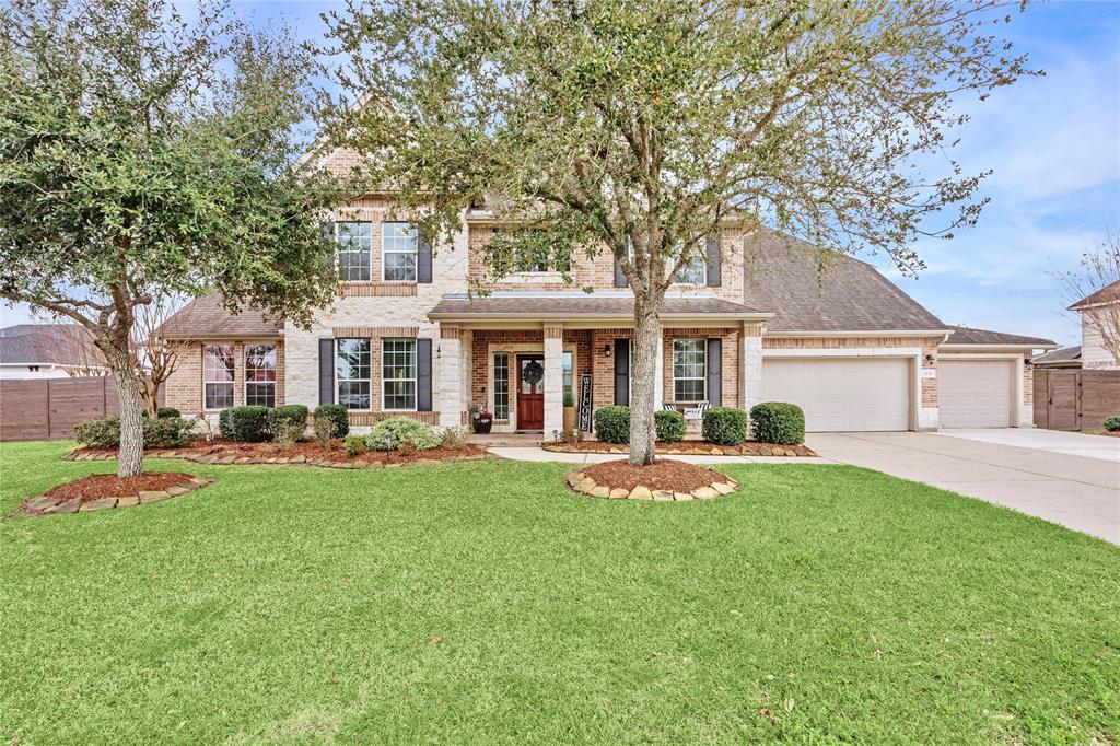 2232 Lakeway Drive