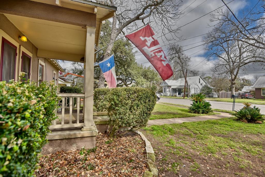 239 N Monroe St, La Grange, Texas image 4