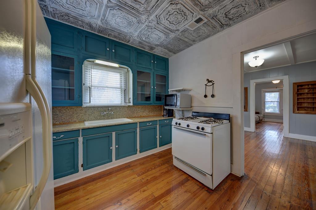 239 N Monroe St, La Grange, Texas image 5