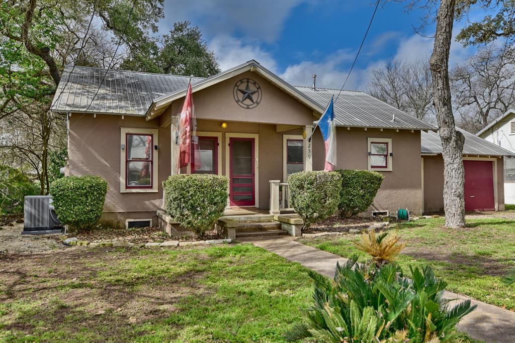 239 N Monroe St, La Grange, Texas image 2