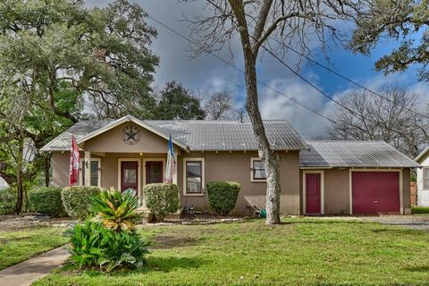 Photo of 239 N Monroe St, La Grange, TX 78945 (MLS # 75139173)