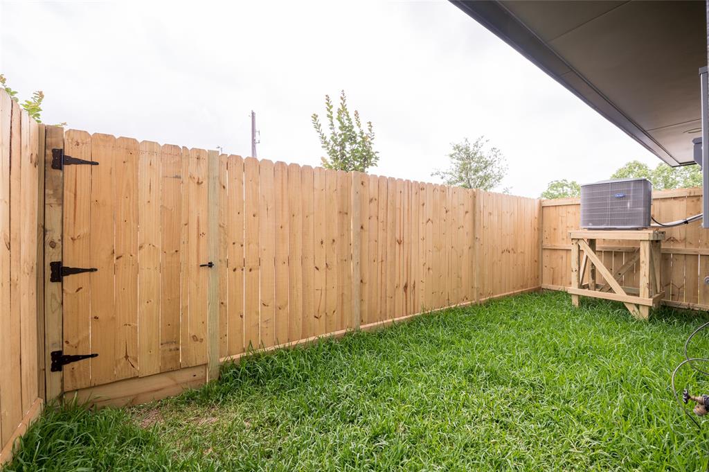 11905 N Hoa Sen Circle, Houston, Texas image 20