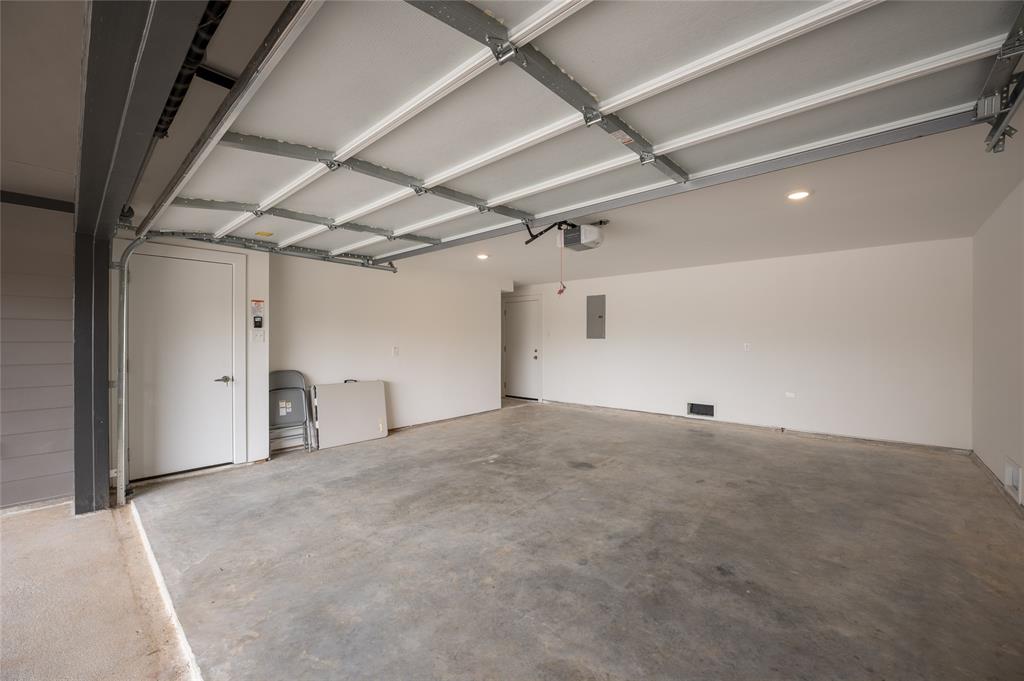 11905 N Hoa Sen Circle, Houston, Texas image 17