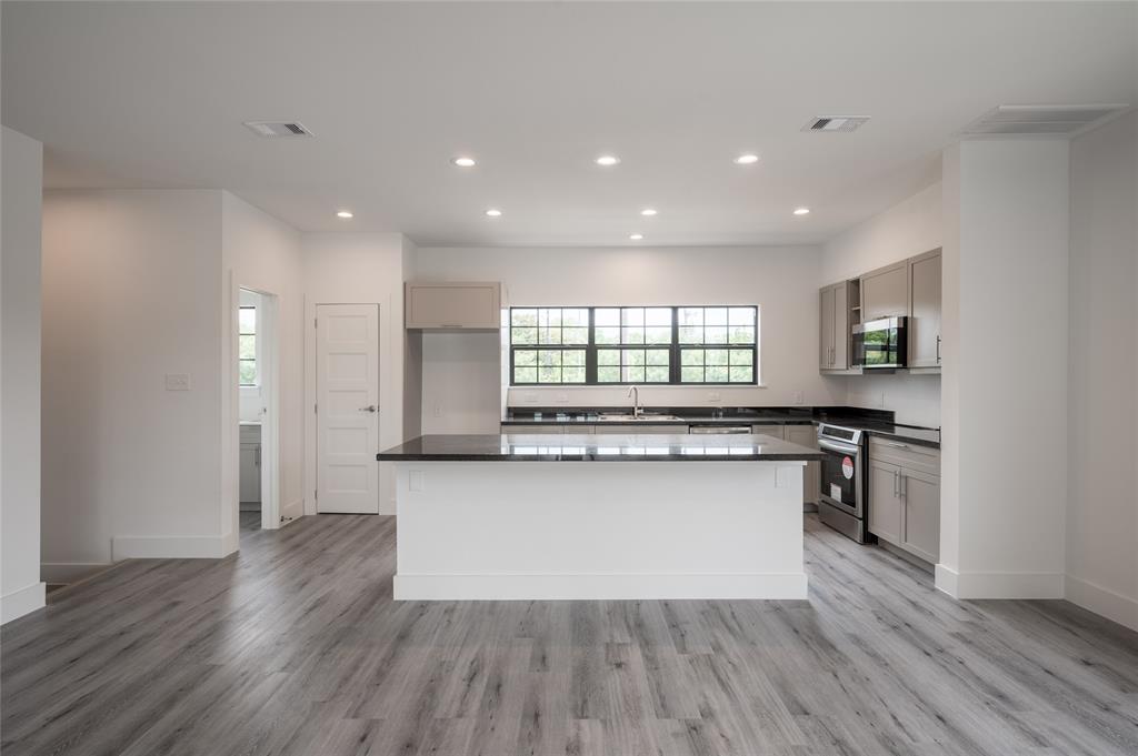 11905 N Hoa Sen Circle, Houston, Texas image 4