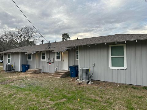 Duplex in Prairie View TX 109 Dooley St 1.jpg