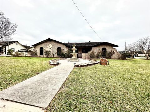 A home in South Houston