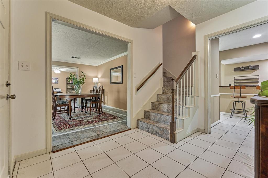 6314 Knollview Drive