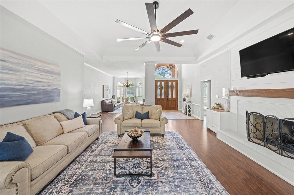 129 April Point Place, Conroe, Texas image 9