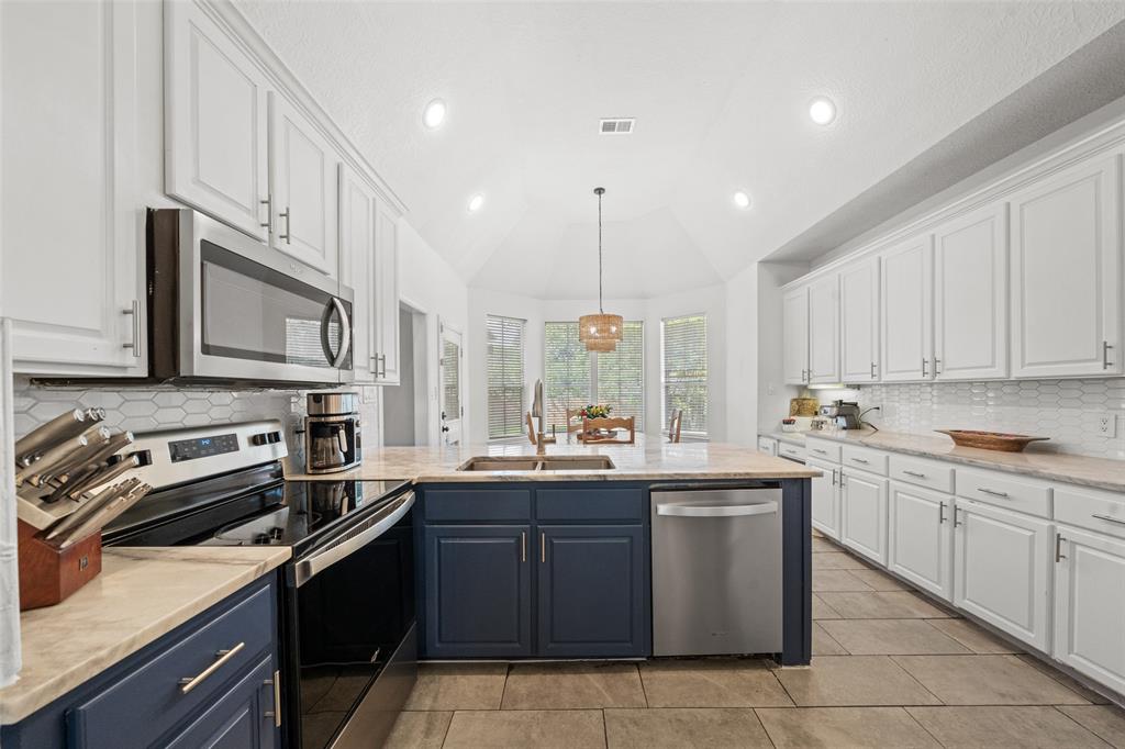 129 April Point Place, Conroe, Texas image 18