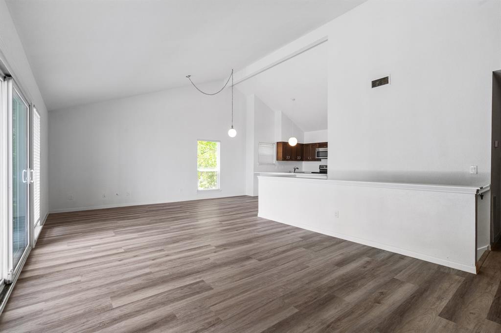 80 Lakeview Village