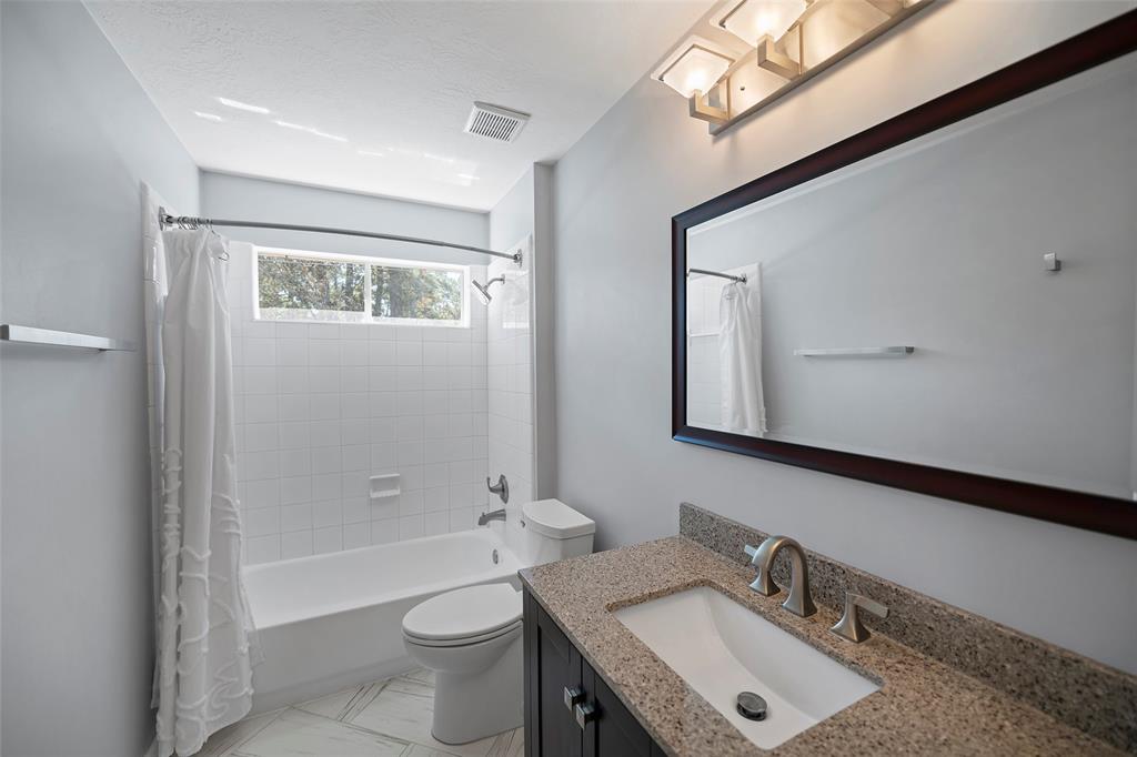 5918 Capella Park Drive, Spring, Texas image 31
