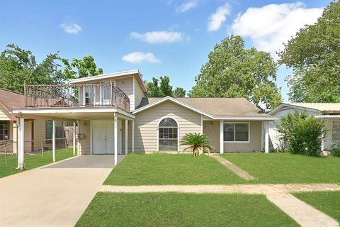 517 Pecan Drive South Houston TX 77587