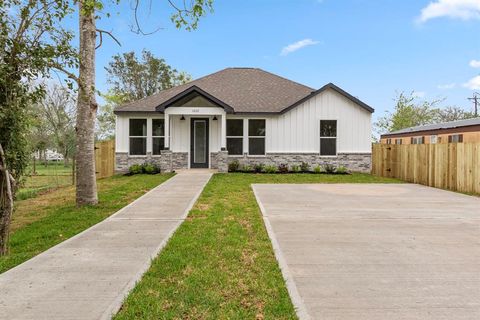 Single Family Residence in Hempstead TX 1032 22nd Street.jpg