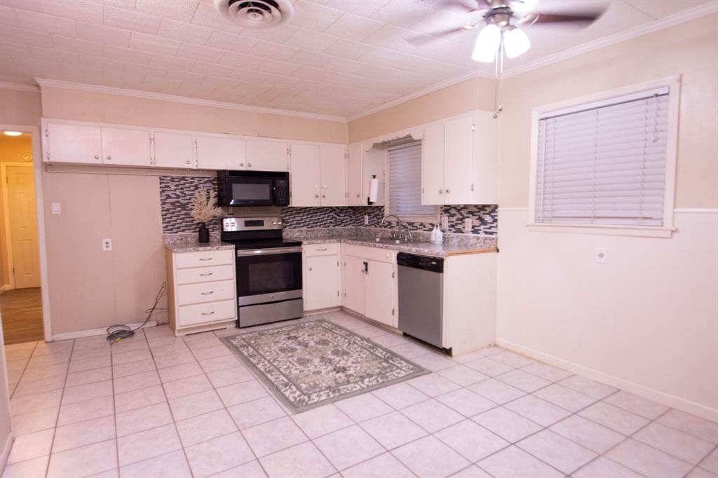 804 S Chappell Hill Street, Brenham, Texas image 7