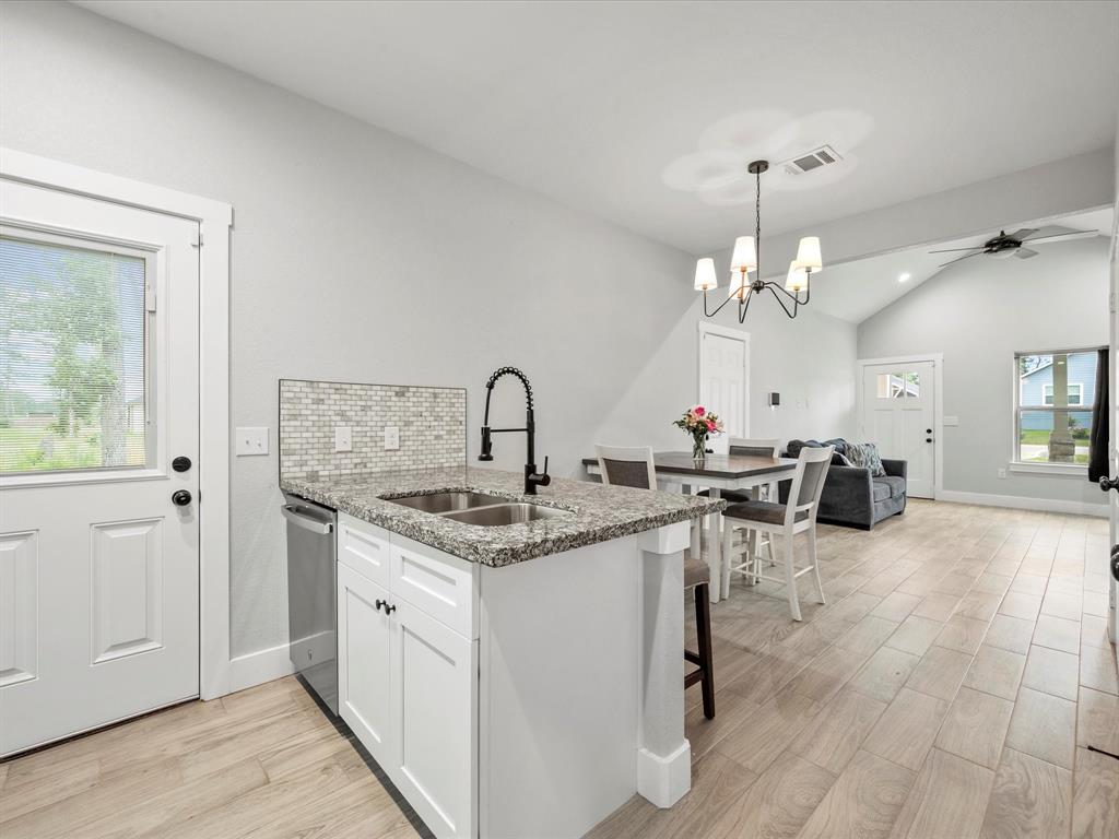 16322 Crockett Martin Estates Drive, Conroe, Texas image 8
