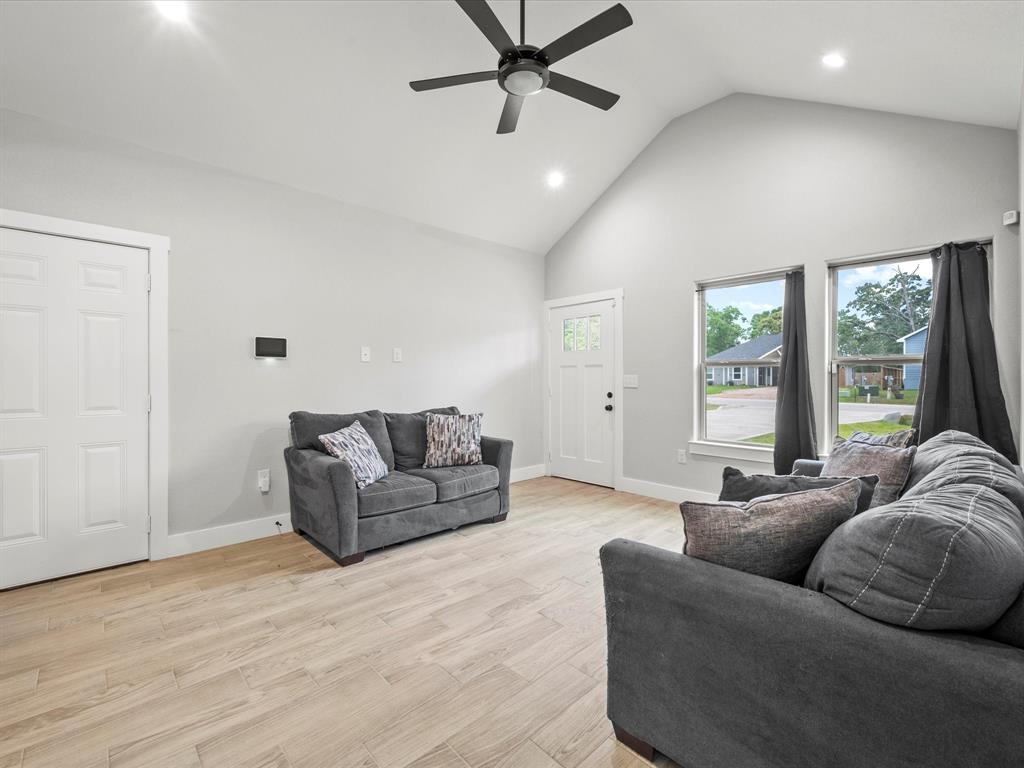16322 Crockett Martin Estates Drive, Conroe, Texas image 5