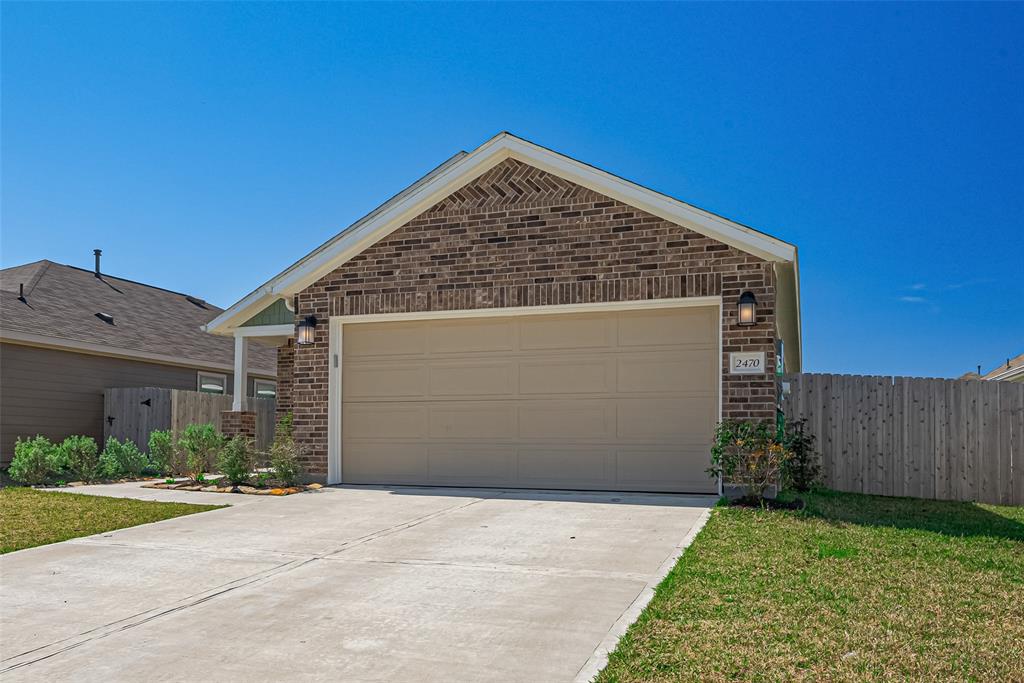 2470 Saddlecreek, Alvin, Texas image 2