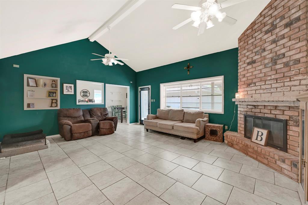 312 Narcissus Street, Lake Jackson, Texas image 3