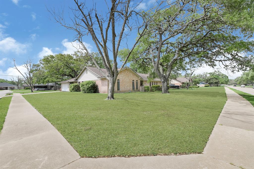 312 Narcissus Street, Lake Jackson, Texas image 29