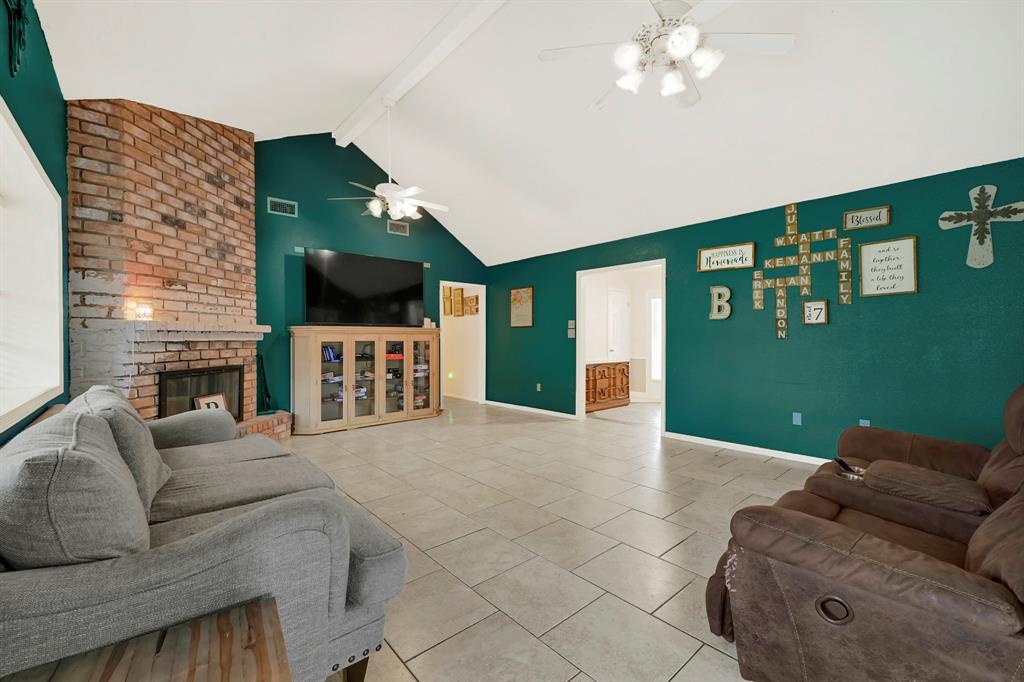 312 Narcissus Street, Lake Jackson, Texas image 8