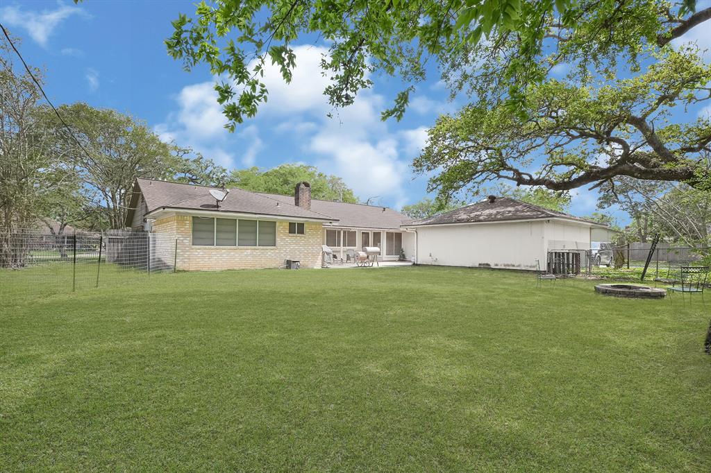 312 Narcissus Street, Lake Jackson, Texas image 6
