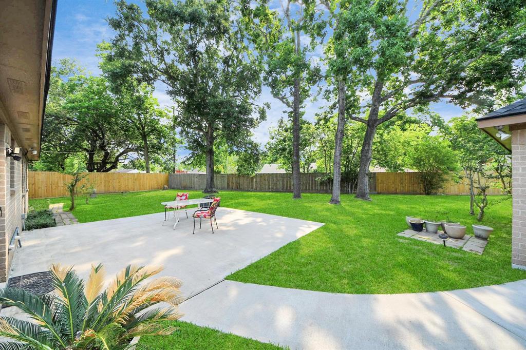509 W Nottingham Drive, League City, Texas image 24