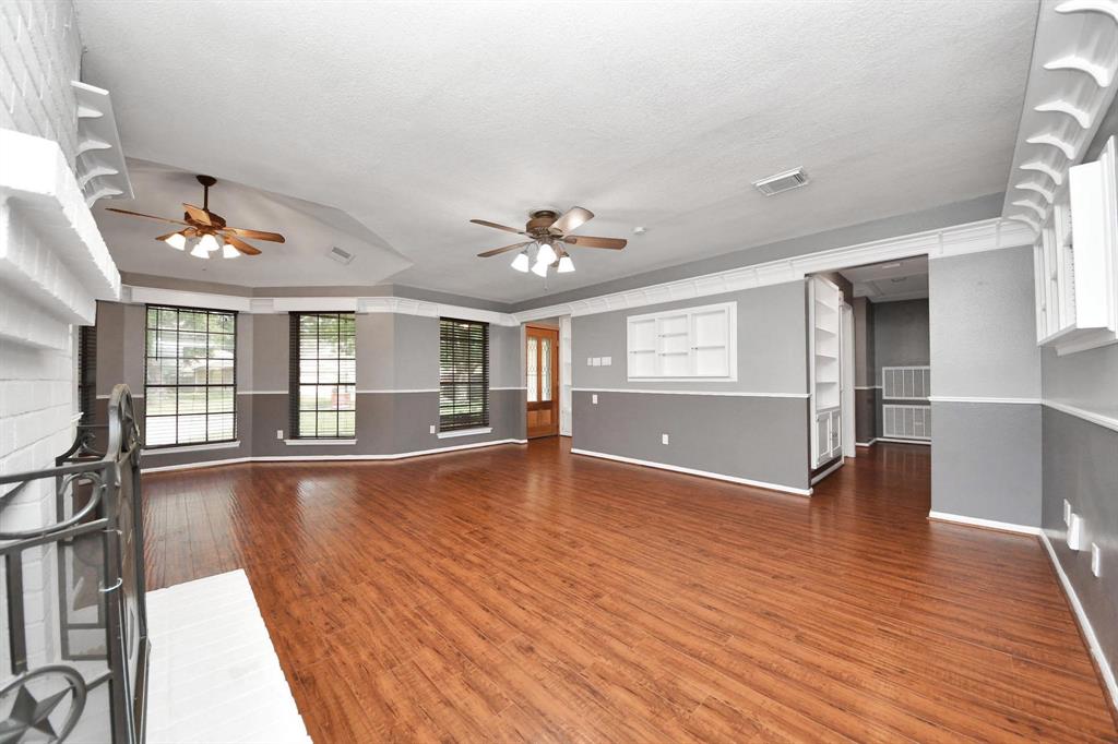 509 W Nottingham Drive, League City, Texas image 7