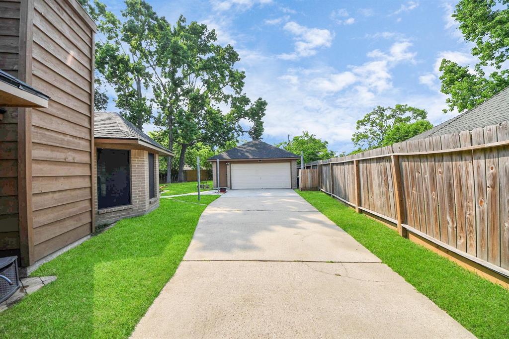 509 W Nottingham Drive, League City, Texas image 23