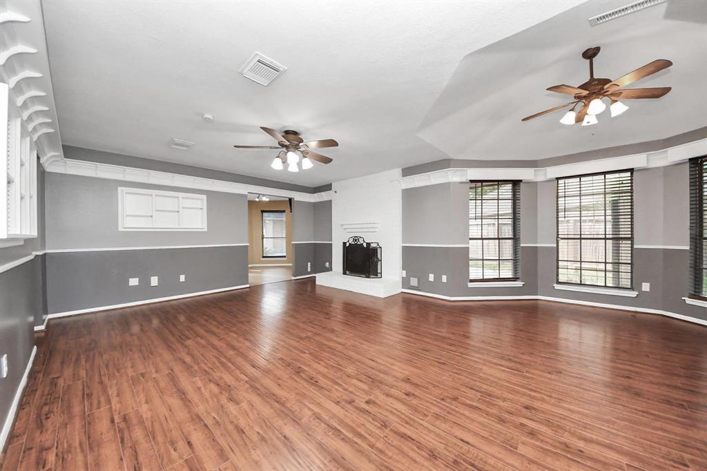 509 W Nottingham Drive, League City, Texas image 4