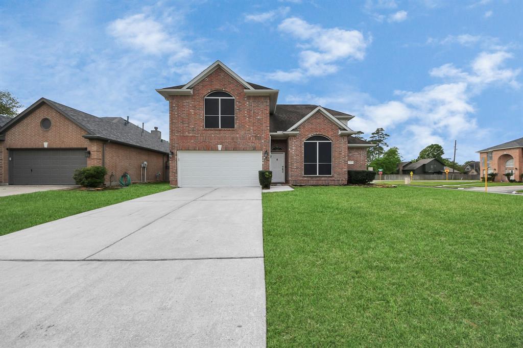 8202 Pinewood Canyon Lane, Humble, Texas image 2
