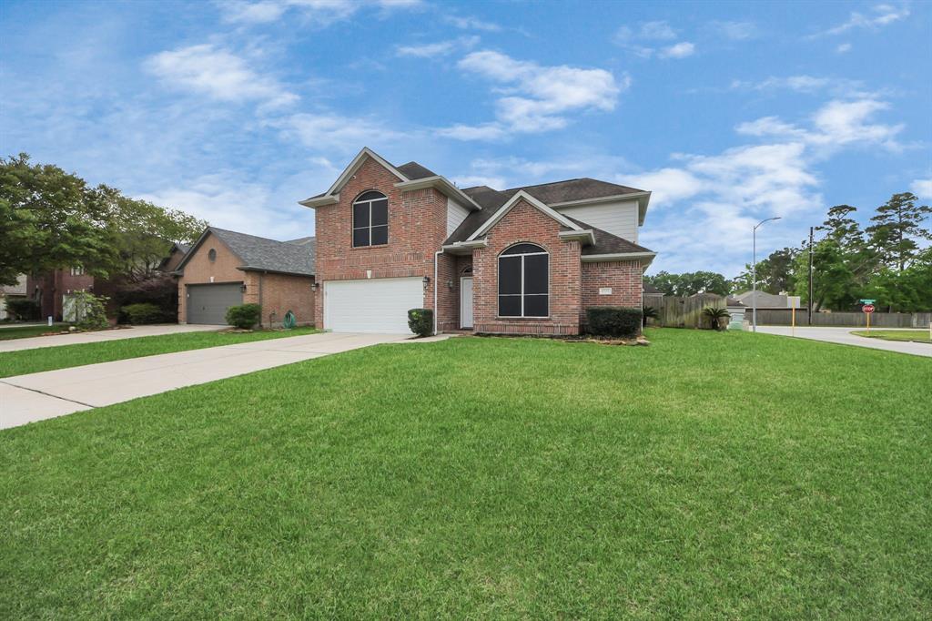 8202 Pinewood Canyon Lane, Humble, Texas image 4