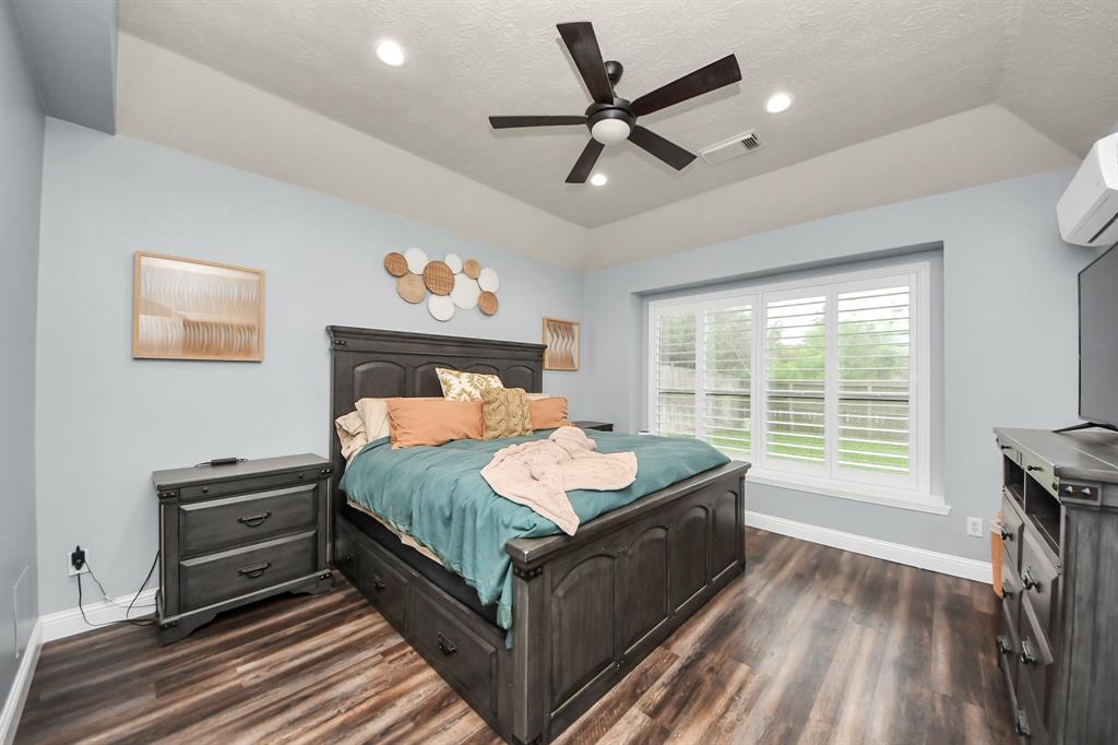 8202 Pinewood Canyon Lane, Humble, Texas image 20