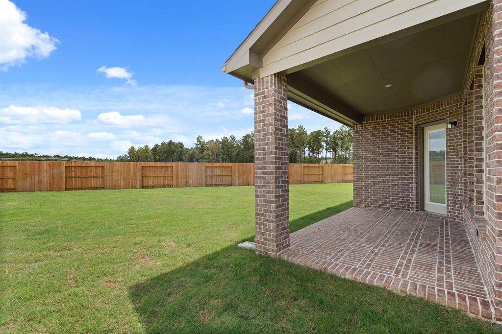 404 Emory Peak Lane, New Caney, Texas image 10