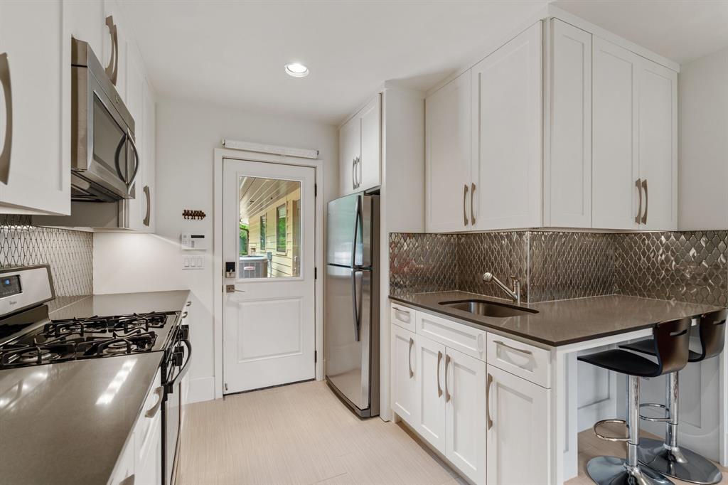 12 E Rivercrest Drive, Houston, Texas image 34