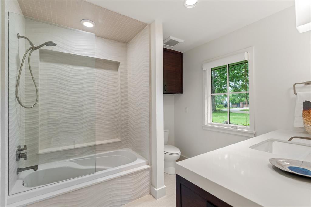 12 E Rivercrest Drive, Houston, Texas image 30